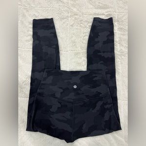Lululemon Camo Leggings !!!
Fits a size Small